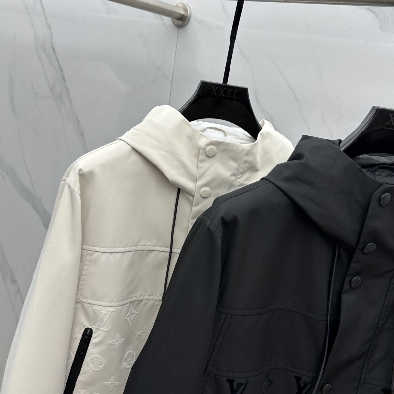 l0vis Vvtt0n outwear